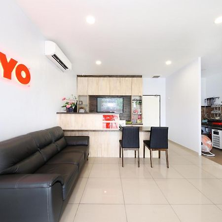 Oyo 778 Bmw 2 Hotel Muar Exterior photo
