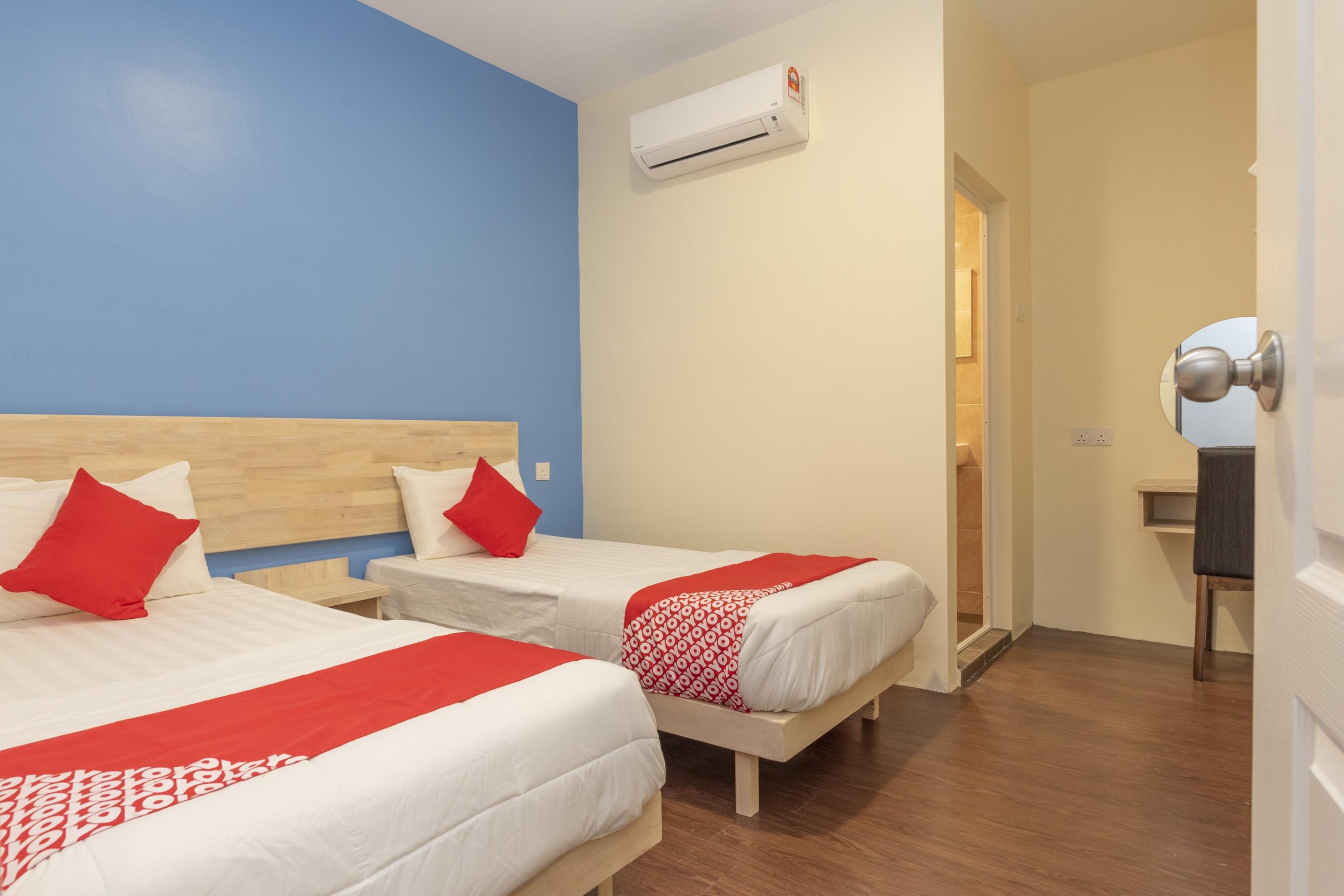 Oyo 778 Bmw 2 Hotel Muar Exterior photo