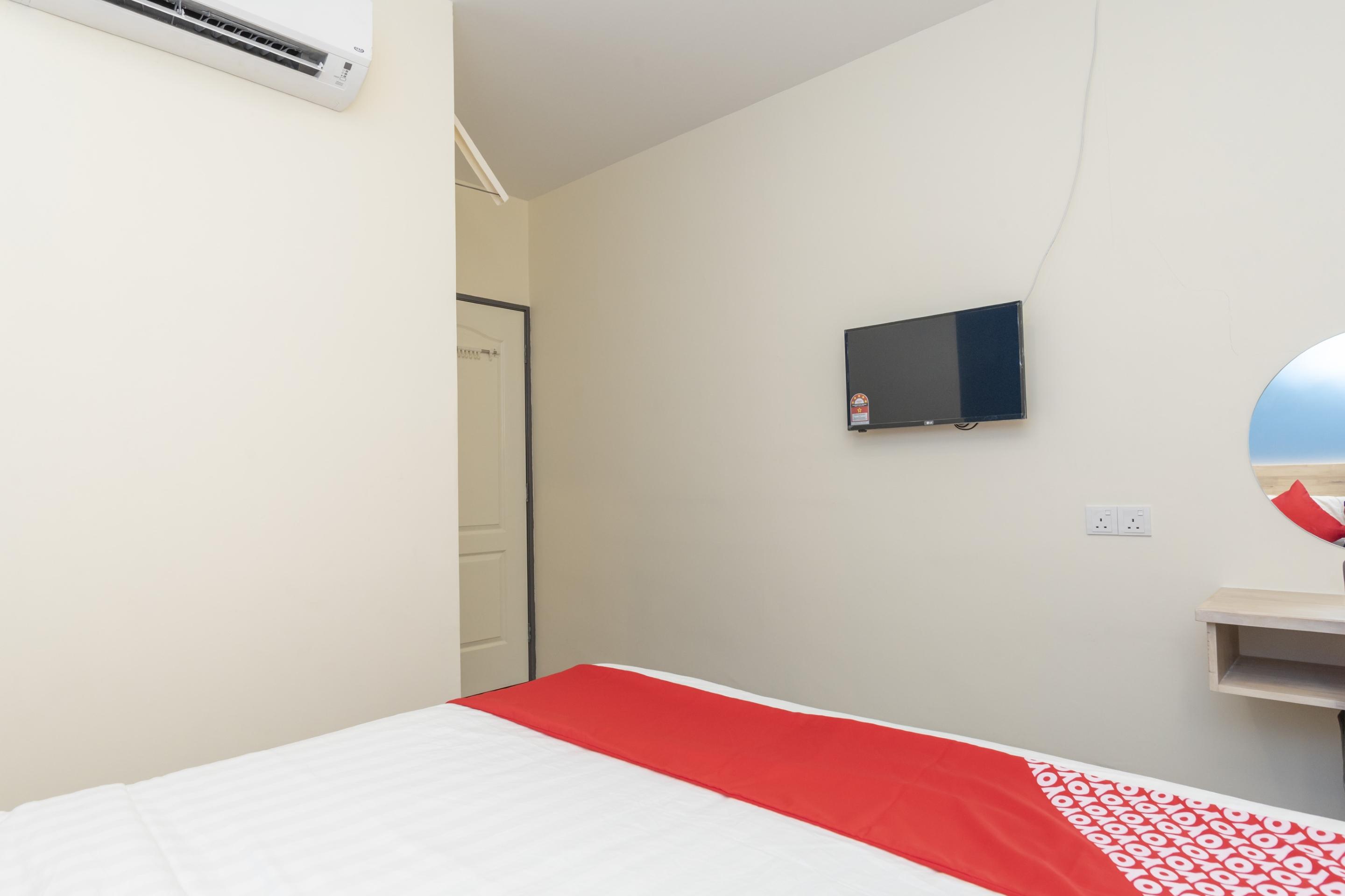 Oyo 778 Bmw 2 Hotel Muar Exterior photo