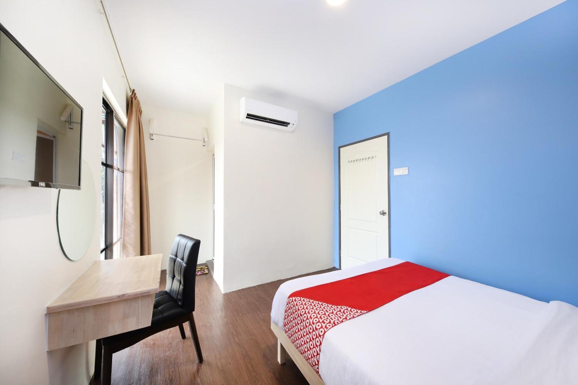 Oyo 778 Bmw 2 Hotel Muar Exterior photo
