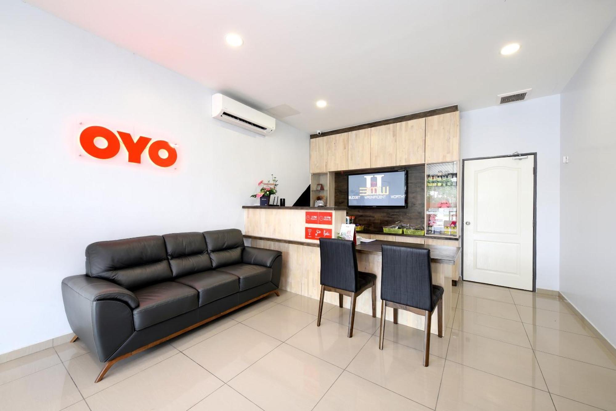 Oyo 778 Bmw 2 Hotel Muar Exterior photo