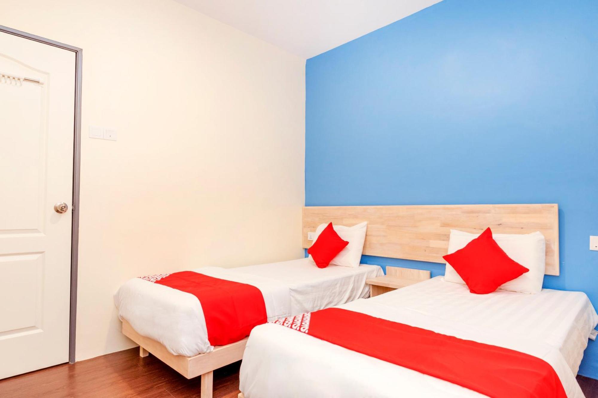Oyo 778 Bmw 2 Hotel Muar Exterior photo