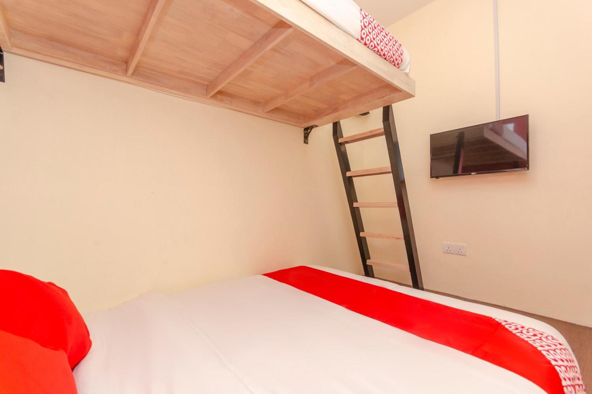 Oyo 778 Bmw 2 Hotel Muar Exterior photo