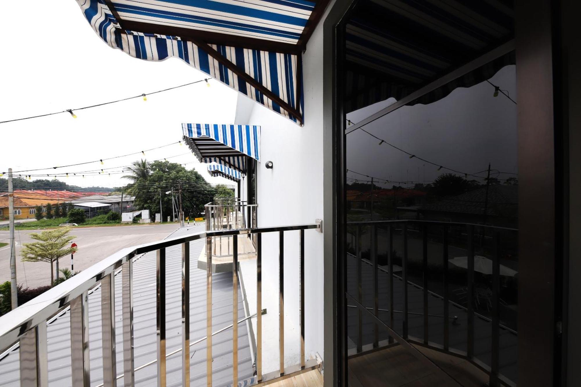 Oyo 778 Bmw 2 Hotel Muar Exterior photo